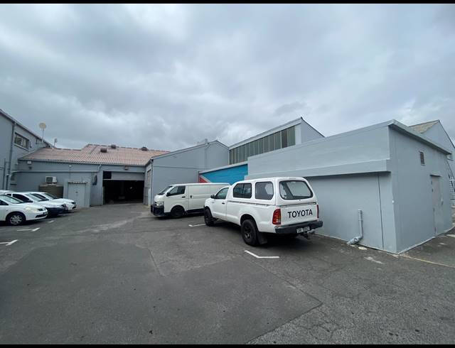 900M² WAREHOUSE TO LET IN PAARDEN EILAND
